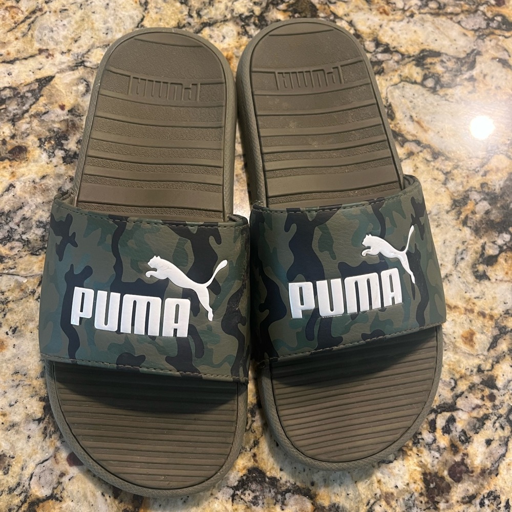 PUMA Men's camo slide- like new!